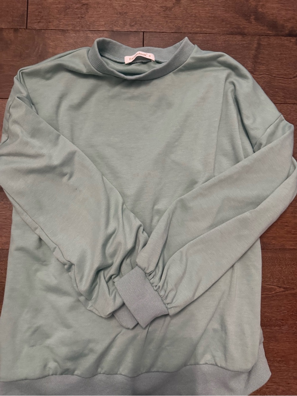 Women’s Crewneck Long-Sleeve Shirt in Light Sage
